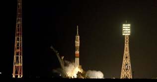 US-Russian crew blasts off to space station
